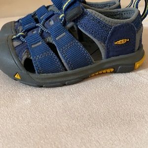 Keen toddler shoe size 6